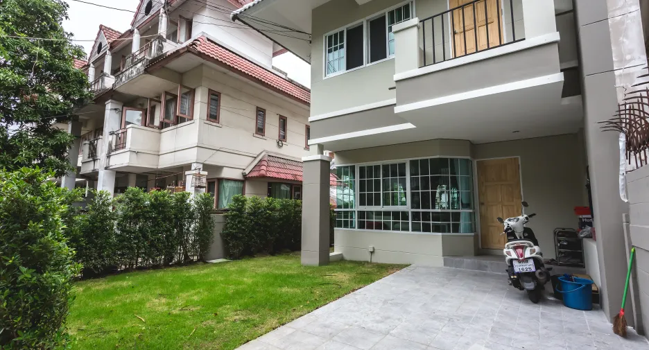For sale 3 bedrooms townhouse in Bang Na, Bangkok