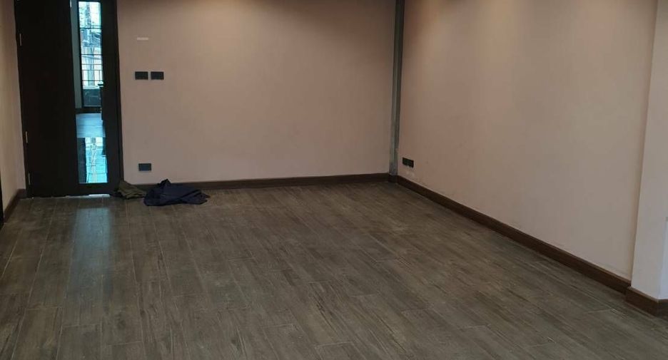 Продажа и аренда офис в Кхлонг Тоеи, Бангкок