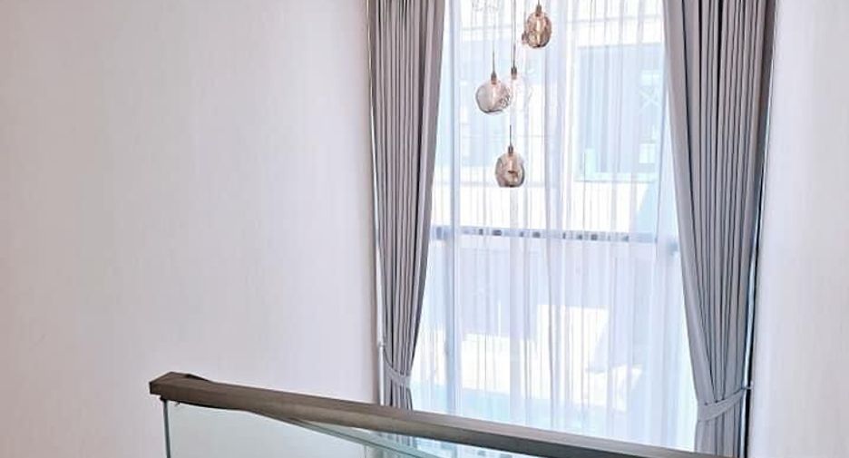 For sale 4 bedrooms villa in Saraphi, Chiang Mai