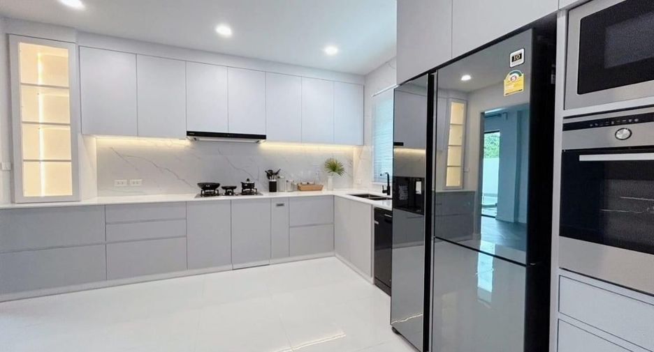 For sale 4 bedrooms villa in Saraphi, Chiang Mai