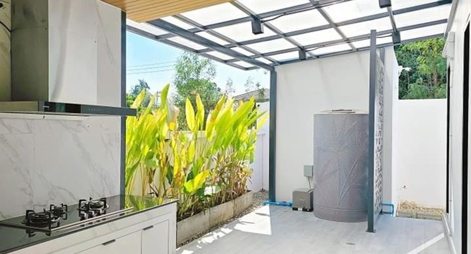 For sale 4 bedrooms villa in Saraphi, Chiang Mai