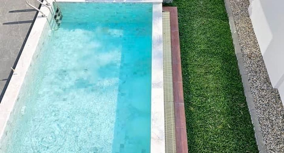 For sale 4 bedrooms villa in Saraphi, Chiang Mai