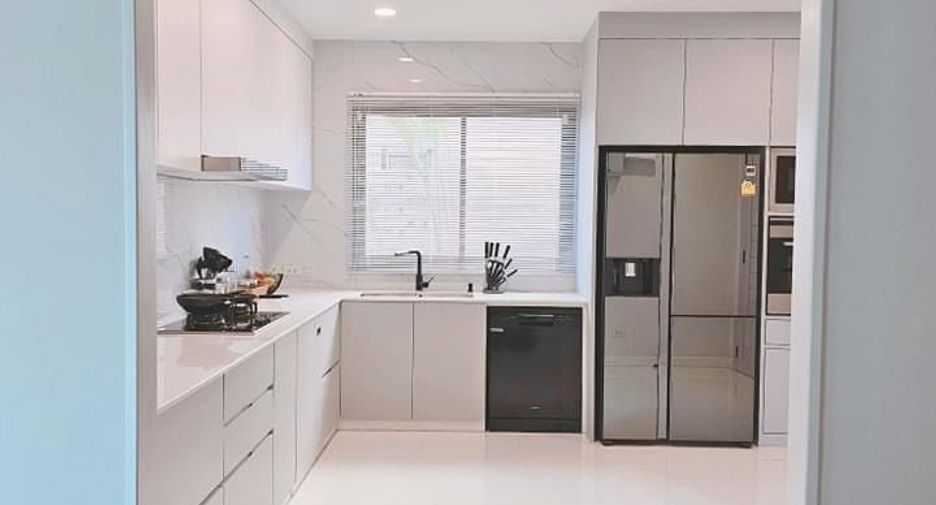 For sale 4 bedrooms villa in Saraphi, Chiang Mai