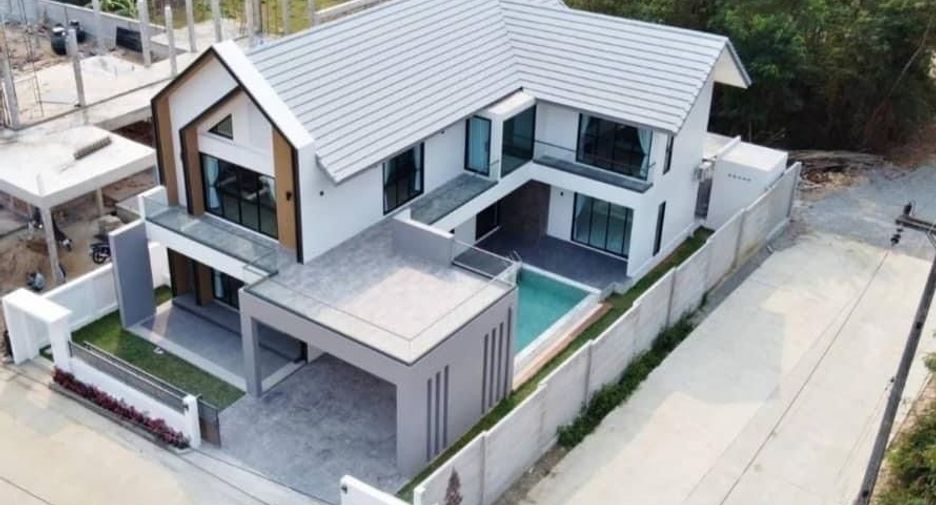 For sale 4 bedrooms villa in Saraphi, Chiang Mai