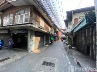 出售 4 卧室 联排别墅 在 沙吞, 曼谷