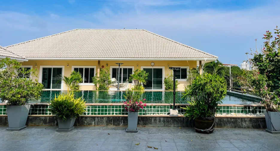For rent 2 bedrooms townhouse in Hua Hin, Prachuap Khiri Khan