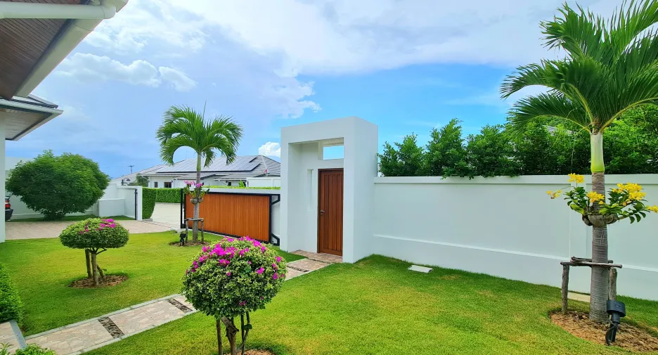 For rent 3 bedrooms villa in Hua Hin, Prachuap Khiri Khan