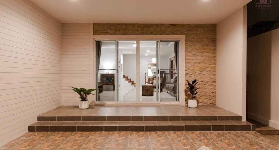 For rent 3 bedrooms townhouse in Mueang Chiang Mai, Chiang Mai