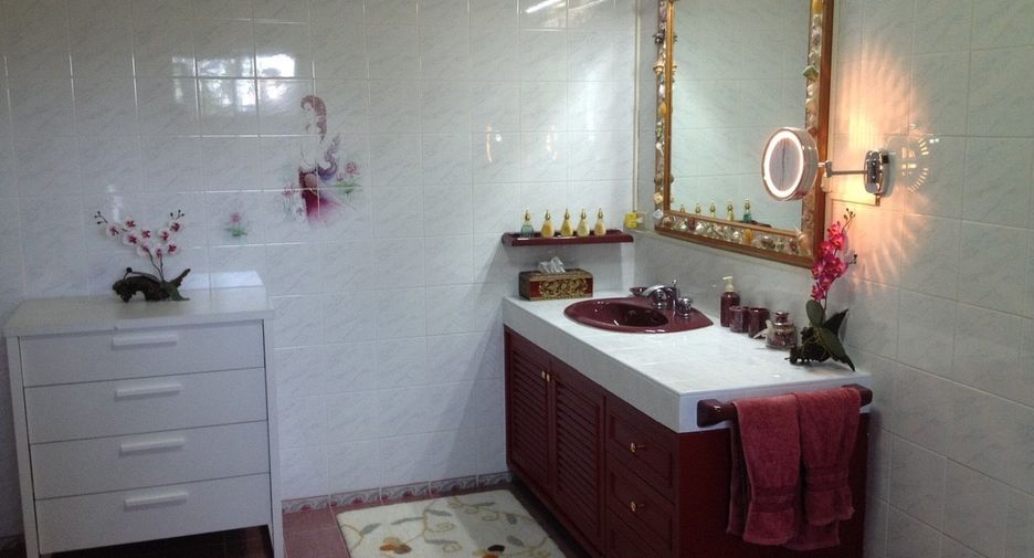 For sale 4 bedrooms house in San Sai, Chiang Mai