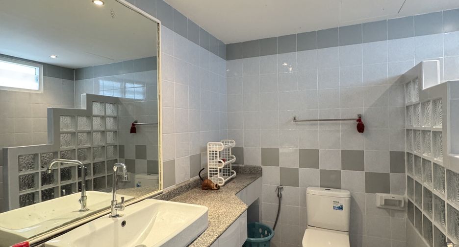 For sale そして for rent 3 ベッドルーム condo in Sattahip, Chonburi