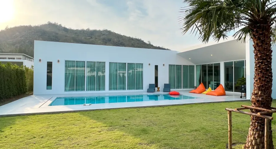 For rent 4 bedrooms villa in Hua Hin, Prachuap Khiri Khan