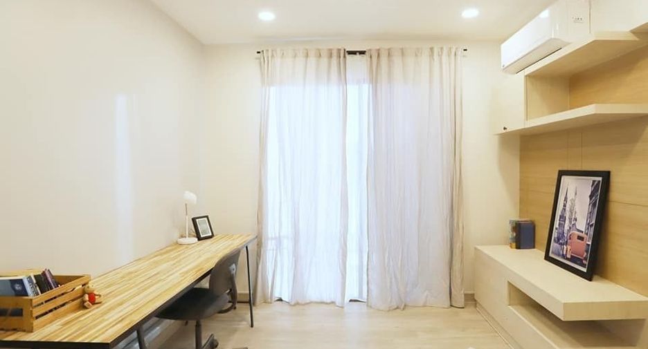 Casa adosada en venta y en alquiler de 3 habitaciones en Phra Khanong, Bangkok