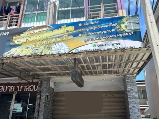 Gewerbefläche zur Miete mit 4 Zimmer in Bang Lamung, Chonburi