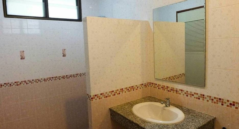 Haus zur Miete mit 5 Zimmer in Saraphi, Chiang Mai