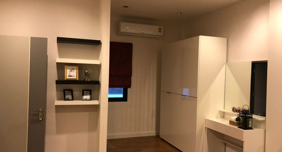 For sale 3 bedrooms townhouse in Wang Thonglang, Bangkok