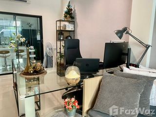 For sale 3 bedrooms townhouse in Wang Thonglang, Bangkok