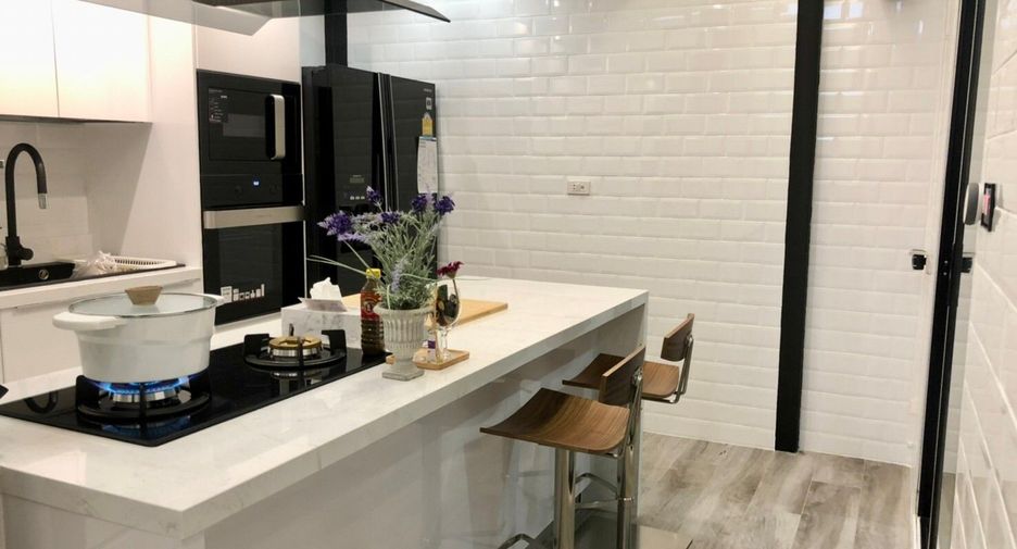 For sale 3 bedrooms townhouse in Wang Thonglang, Bangkok