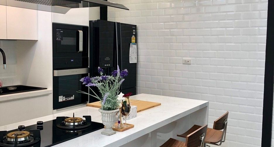 For sale 3 bedrooms townhouse in Wang Thonglang, Bangkok