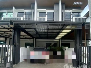 For sale 3 bedrooms townhouse in Wang Thonglang, Bangkok