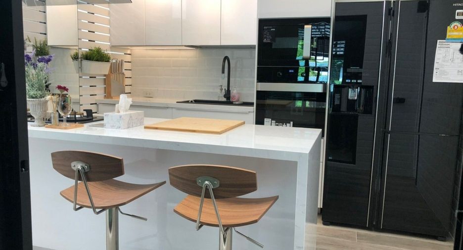 For sale 3 bedrooms townhouse in Wang Thonglang, Bangkok