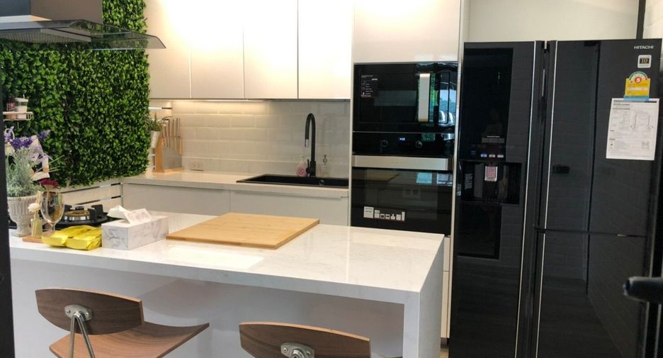 For sale 3 bedrooms townhouse in Wang Thonglang, Bangkok
