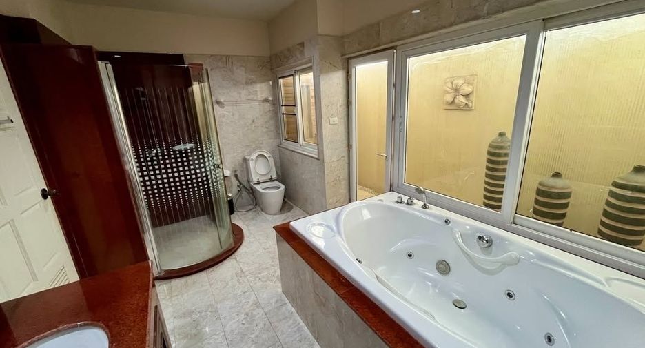 Casa en alquiler de 5 habitaciones en Hang Dong, Chiang Mai
