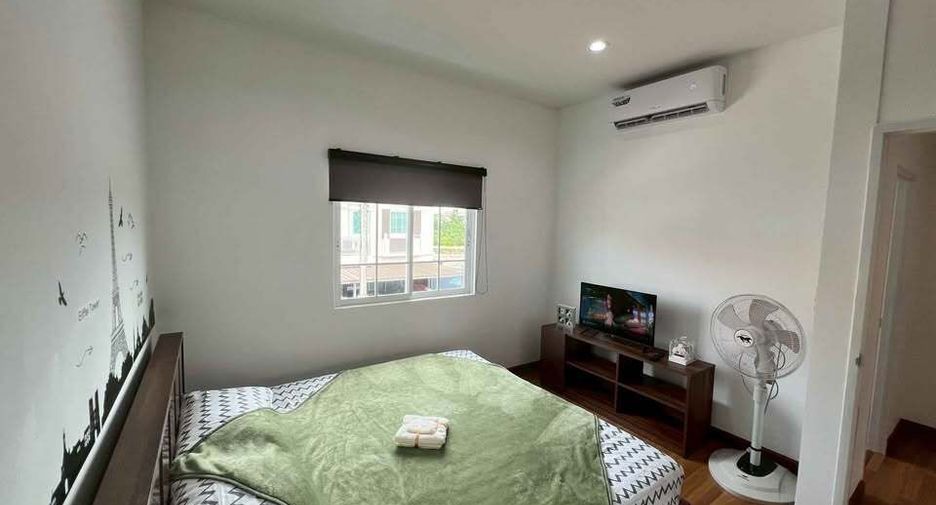 For rent 4 bedrooms townhouse in Bang Lamung, Chonburi