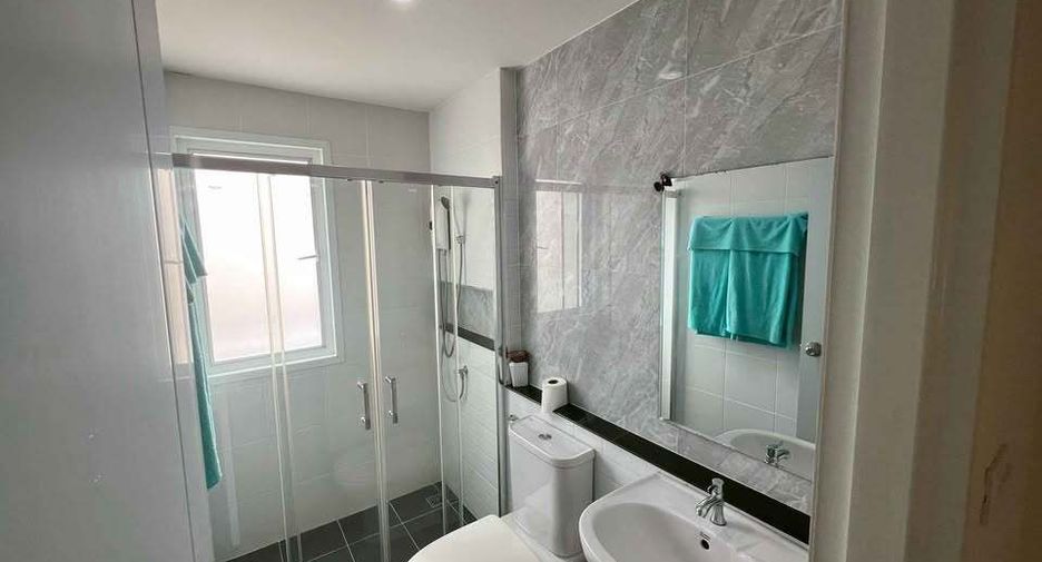 For rent 4 bedrooms townhouse in Bang Lamung, Chonburi