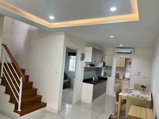 Casa adosada en alquiler de 4 habitaciones en Bang Lamung, Chonburi