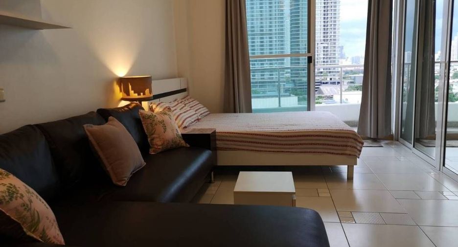 For sale and for rent studio condo in Khlong San, Bangkok