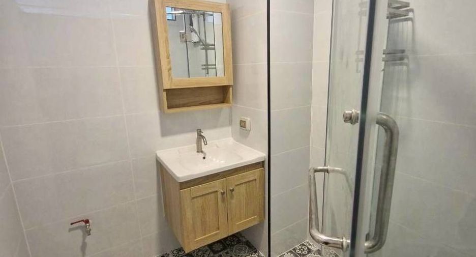 For sale and for rent studio condo in Khlong San, Bangkok