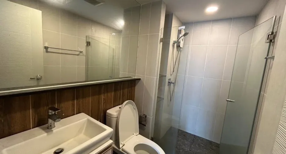 For rent 1 bed condo in Mueang Samut Prakan, Samut Prakan