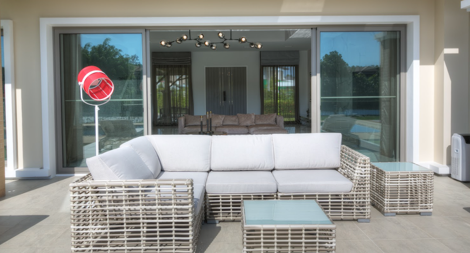 For sale 4 bedrooms villa in Thalang, Phuket