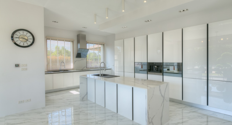 For sale 4 bedrooms villa in Thalang, Phuket