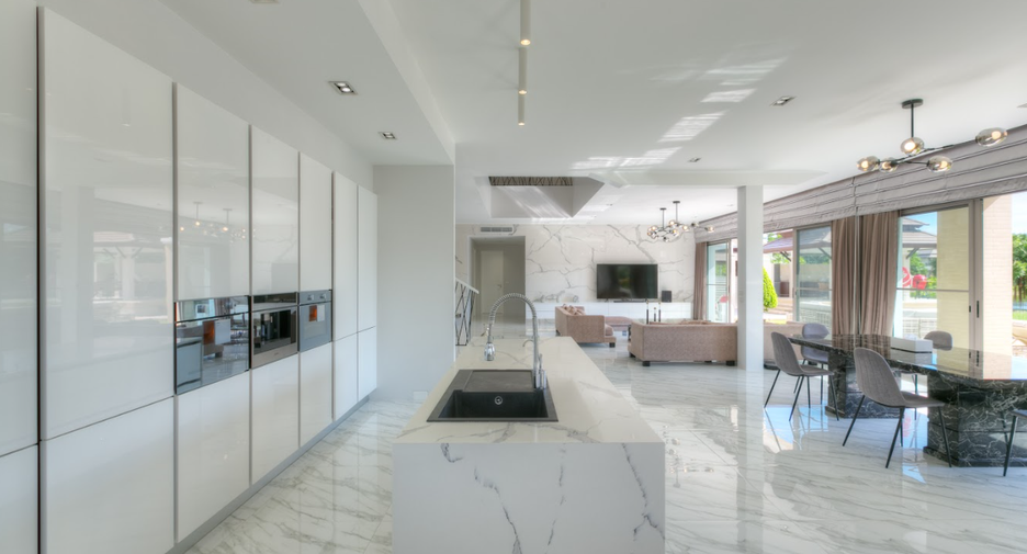 For sale 4 bedrooms villa in Thalang, Phuket