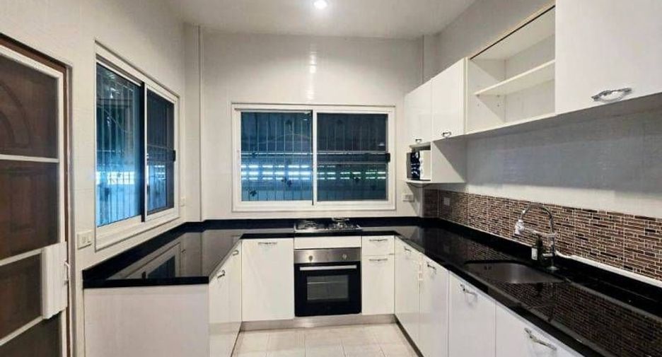 For sale 2 bedrooms house in Mueang Chiang Mai, Chiang Mai