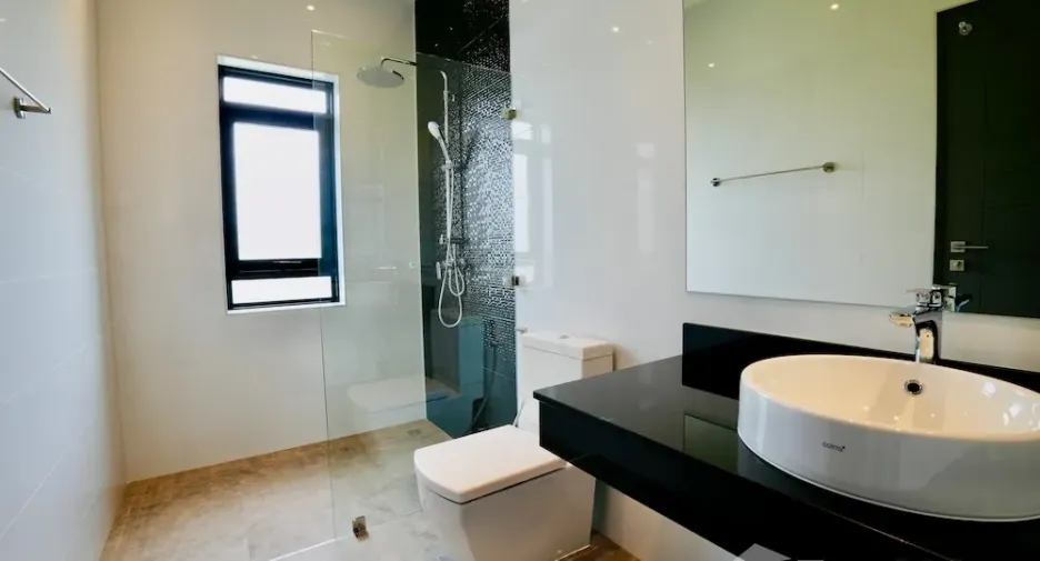 For rent 4 bedrooms villa in Mueang Chiang Mai, Chiang Mai
