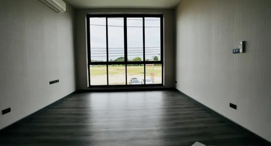 For rent 4 bedrooms villa in Mueang Chiang Mai, Chiang Mai