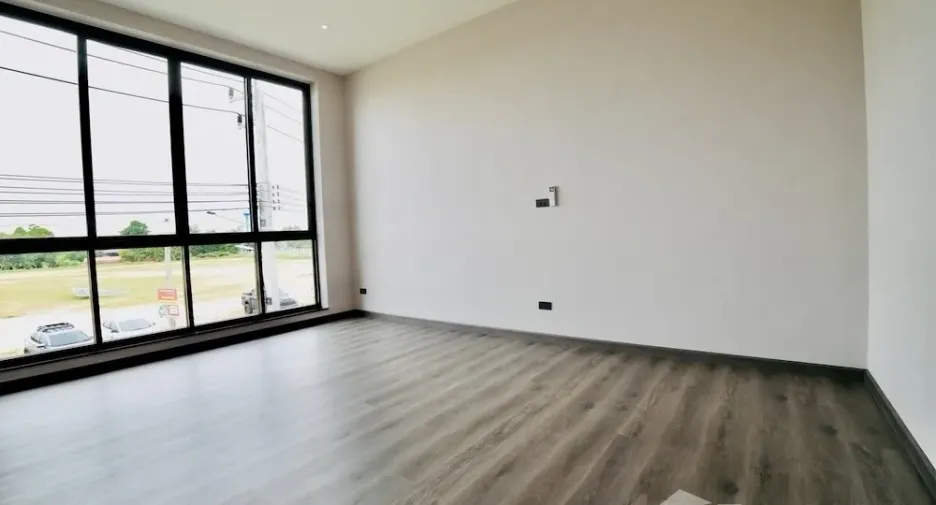 For rent 4 bedrooms villa in Mueang Chiang Mai, Chiang Mai