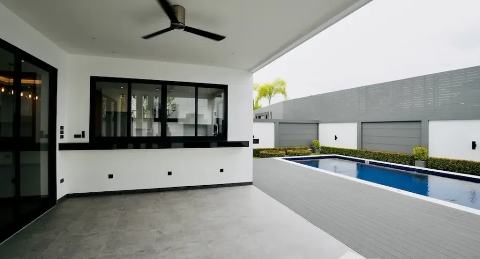 For rent 4 bedrooms villa in Mueang Chiang Mai, Chiang Mai