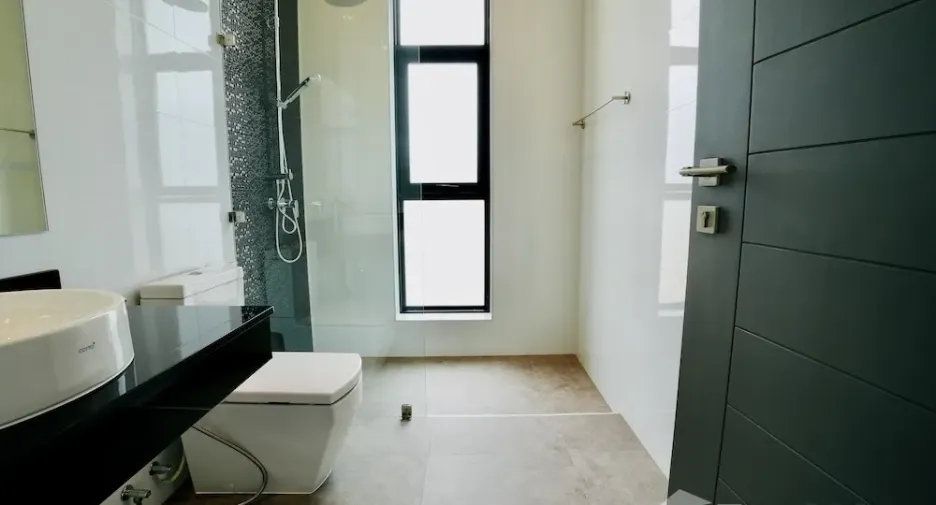For rent 4 bedrooms villa in Mueang Chiang Mai, Chiang Mai