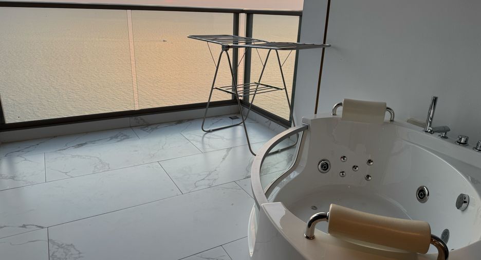 For rent 3 bedrooms condo in Bang Lamung, Chonburi