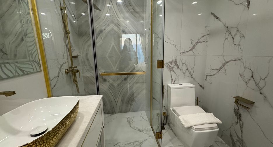 For rent 3 bedrooms condo in Bang Lamung, Chonburi