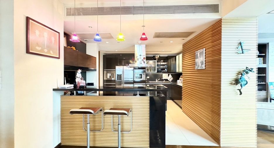 For sale 4 ベッドルーム condo in Pathum Wan, Bangkok
