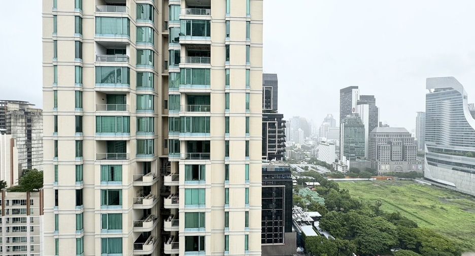 For sale 4 ベッドルーム condo in Pathum Wan, Bangkok