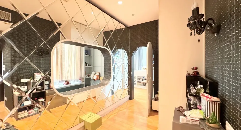 For sale 4 ベッドルーム condo in Pathum Wan, Bangkok