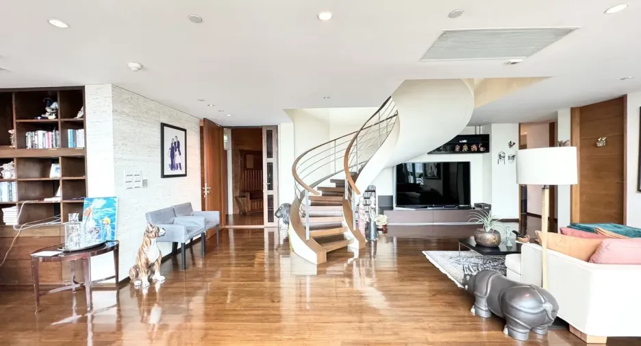 For sale 4 ベッドルーム condo in Pathum Wan, Bangkok