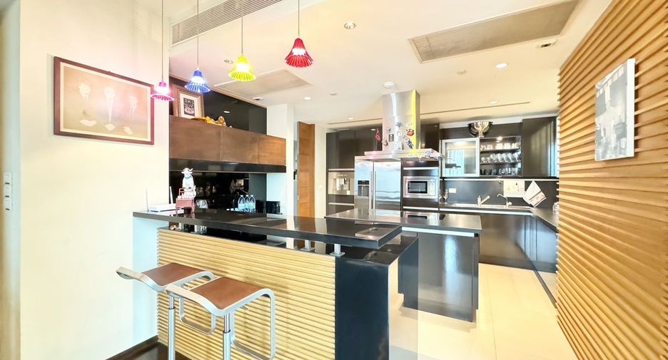 For sale 4 ベッドルーム condo in Pathum Wan, Bangkok