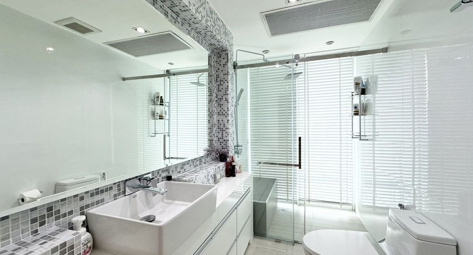 For sale 4 ベッドルーム condo in Pathum Wan, Bangkok