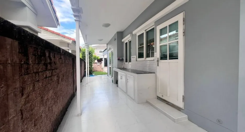 For sale and for rent 3 bedrooms house in San Sai, Chiang Mai